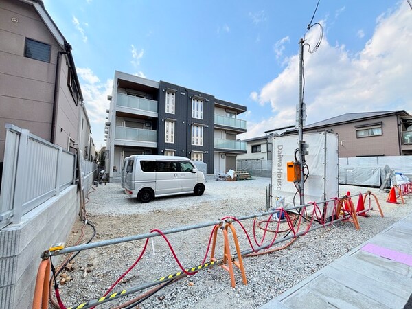 建築中
