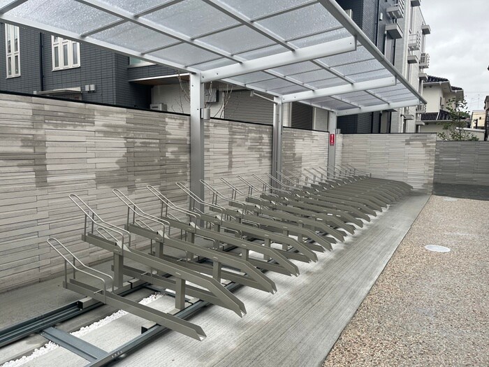 物件外観写真6　(駐輪場)