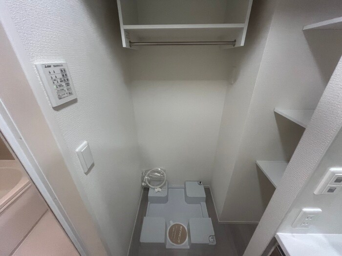 物件内観写真13　(洗濯機置場)