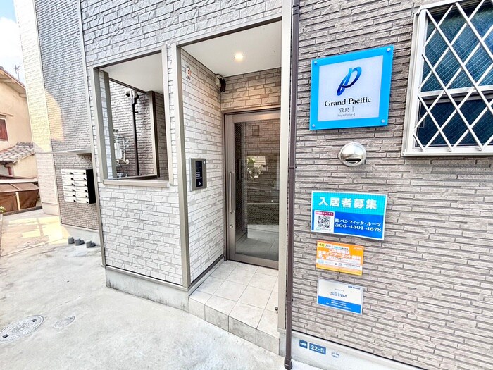 物件外観写真3　(エントランス部分)