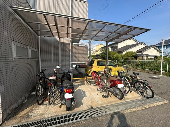 物件外観写真4　(駐輪場)