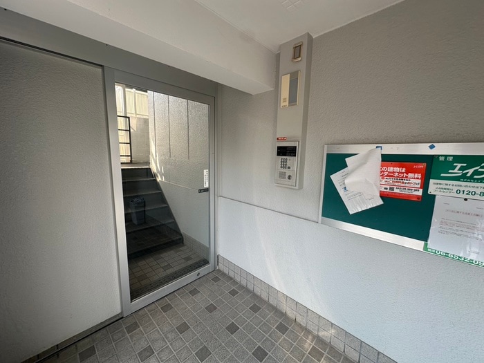 物件外観写真6　(エントランス部分)