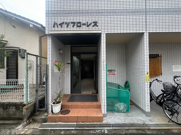 物件外観写真5　(エントランス部分)