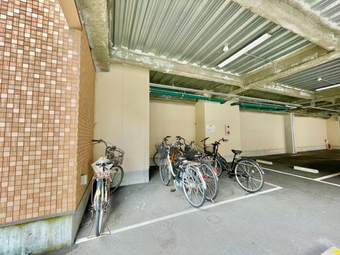 物件外観写真6　(駐輪場)