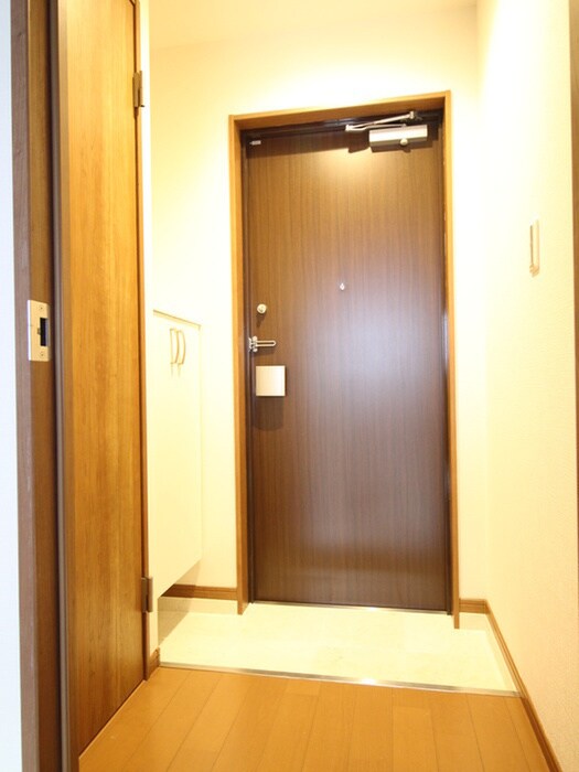 物件内観写真13　(玄関)