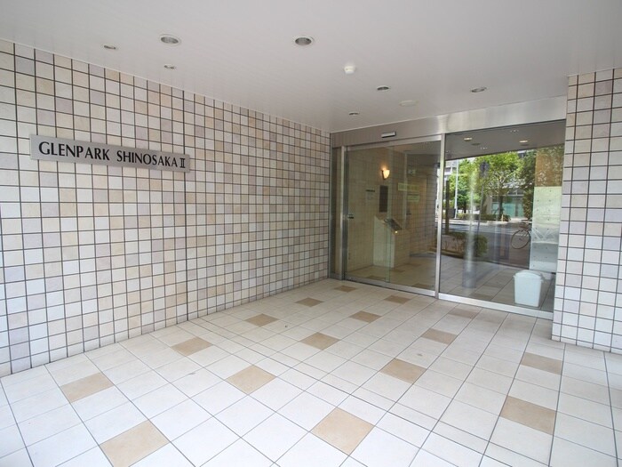 物件外観写真2　(エントランス部分)