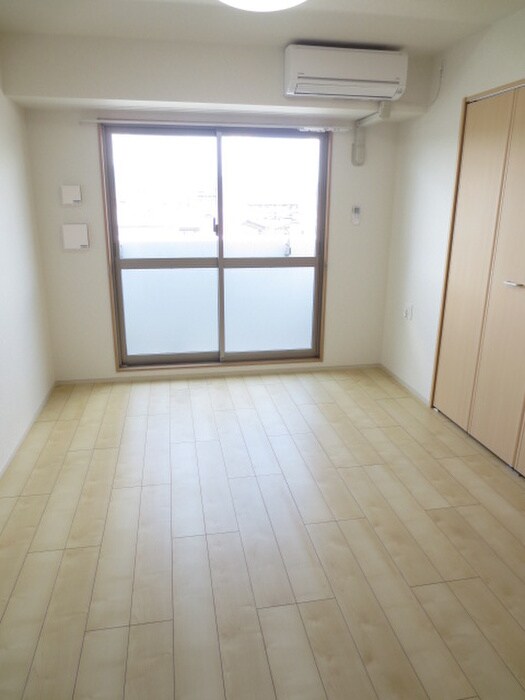 物件内観写真5　(室内からの展望)