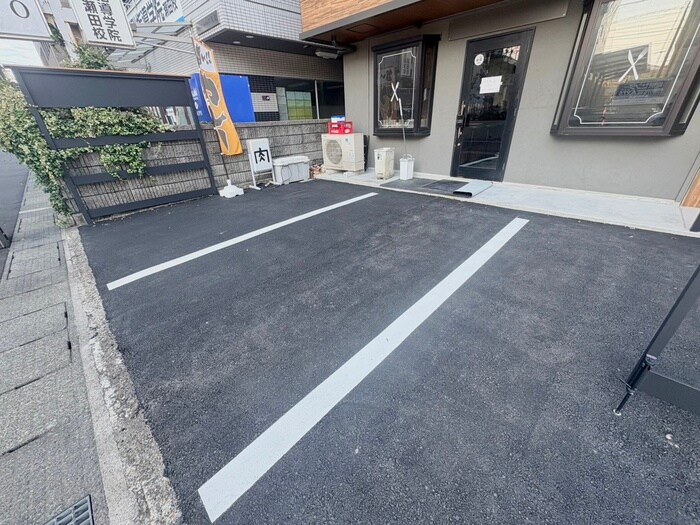 物件外観写真2　(駐車場)