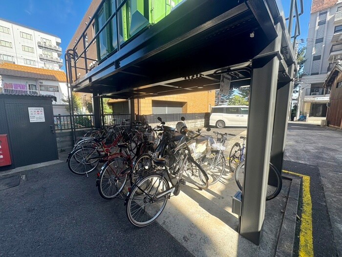 物件外観写真3　(駐輪場)