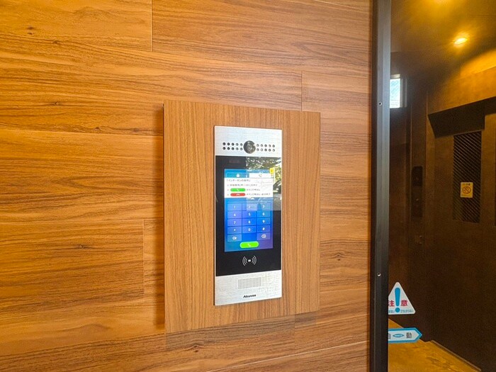 物件外観写真4　(エントランス部分)