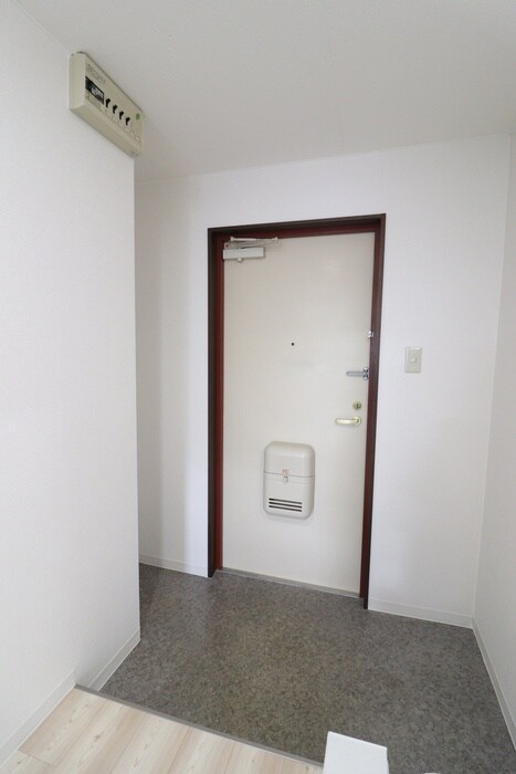 物件内観写真16　(玄関)