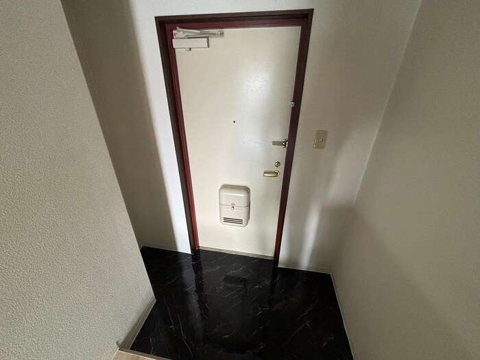 物件内観写真16　(玄関)