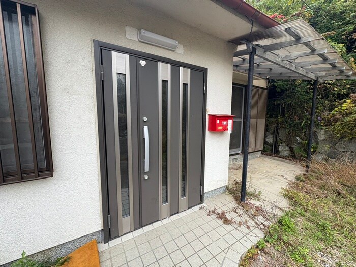物件外観写真4　(エントランス部分)