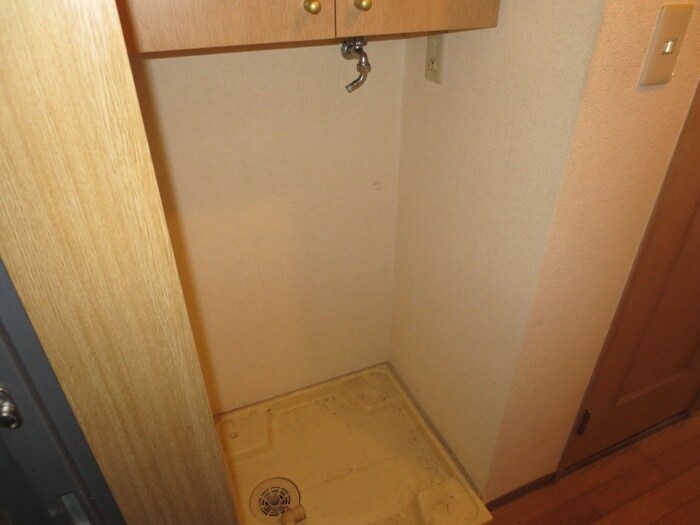 物件内観写真9　(洗濯機置場)