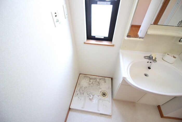 物件内観写真14　(洗濯機置場)