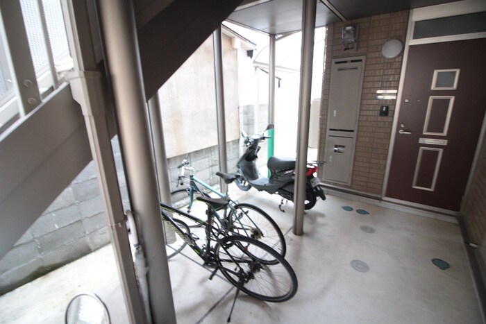 物件外観写真3　(駐輪場)