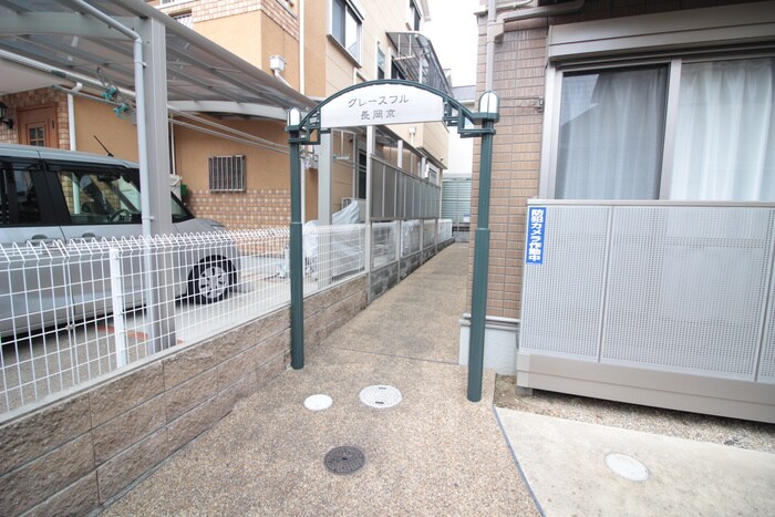 物件外観写真6　(エントランス部分)