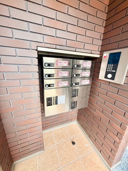 物件外観写真3　(エントランス部分)