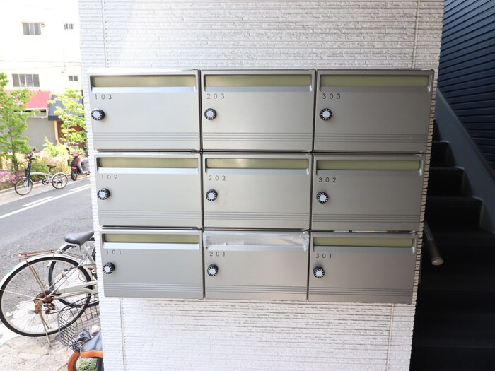 物件外観写真3　(エントランス部分)