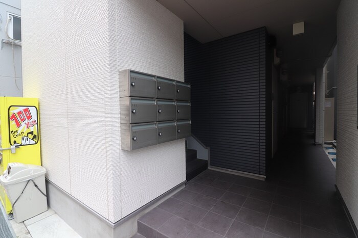 物件外観写真4　(エントランス部分)