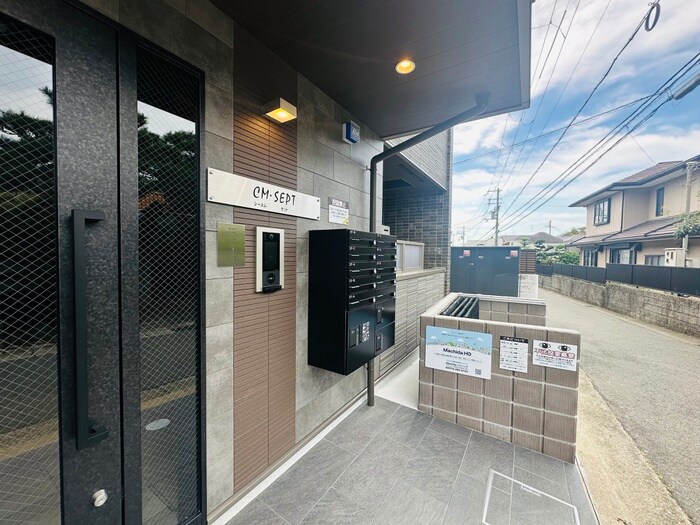 物件外観写真6　(エントランス部分)