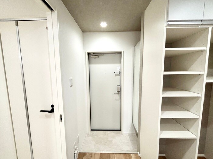 物件内観写真18　(玄関)