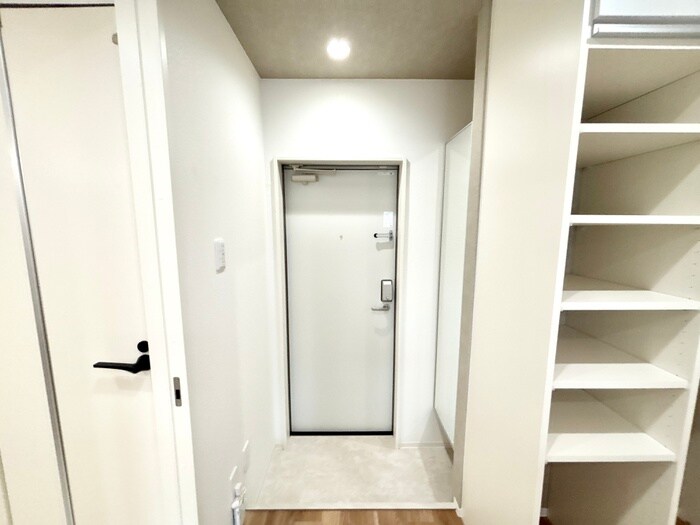 物件内観写真18　(玄関)