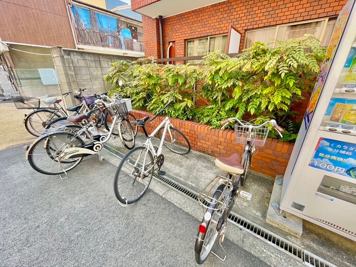 物件外観写真3　(駐輪場)