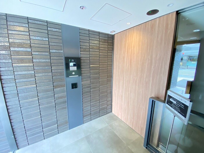 物件外観写真2　(エントランス部分)