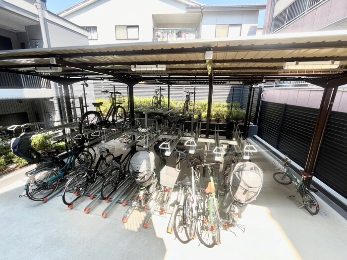 物件外観写真5　(駐輪場)