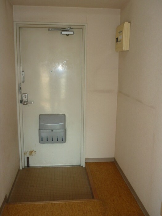 物件内観写真7　(玄関)