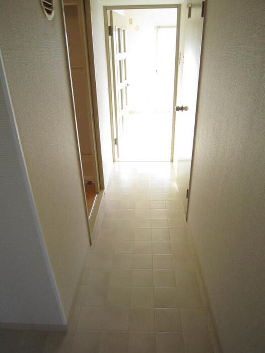 物件内観写真16　(廊下)