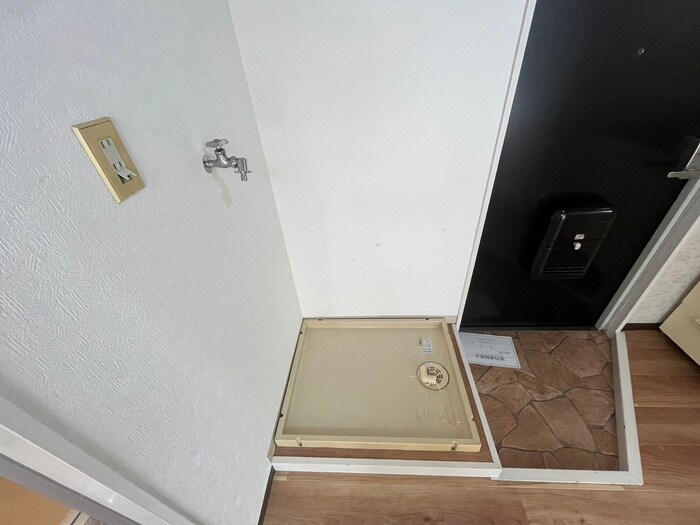 物件内観写真17　(洗濯機置場)