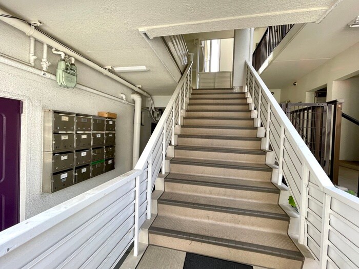 物件外観写真5　(エントランス部分)