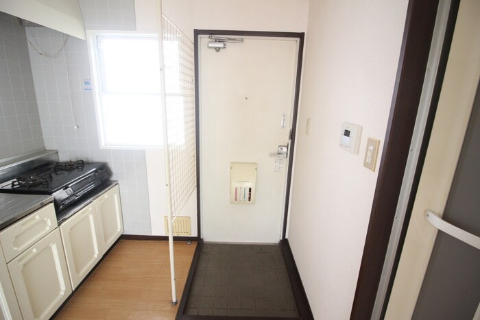 物件内観写真13　(玄関)