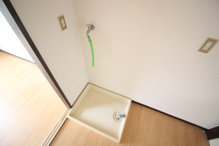 物件内観写真14　(洗濯機置場)