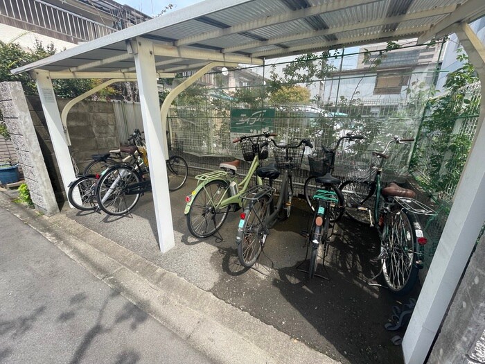 物件外観写真3　(駐輪場)