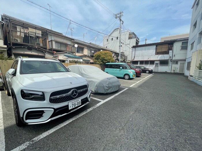 物件外観写真4　(駐車場)