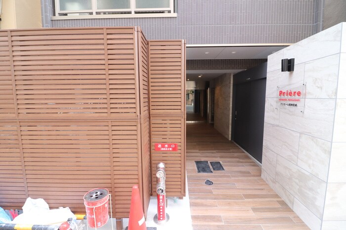 物件外観写真3　(エントランス部分)