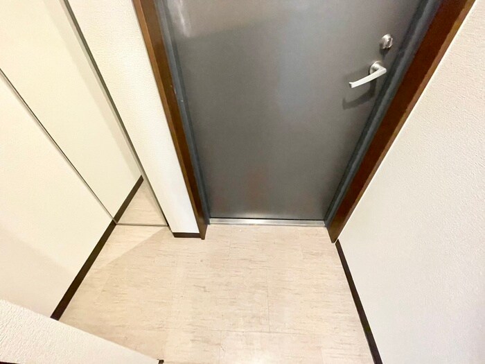 物件内観写真18　(玄関)