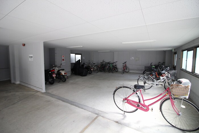 物件外観写真3　(駐輪場)