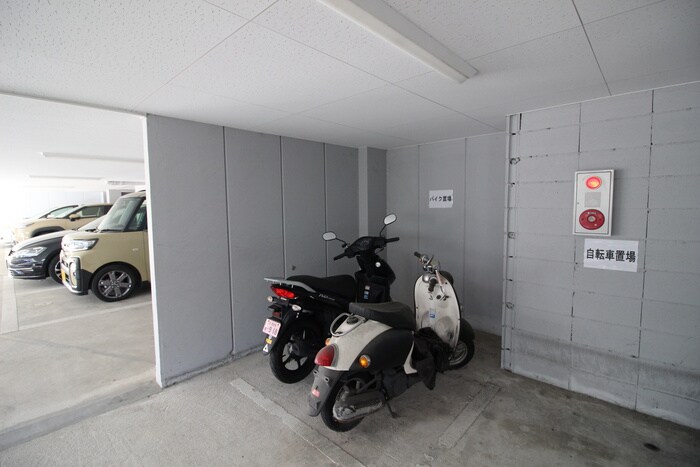 物件外観写真4　(駐輪場)