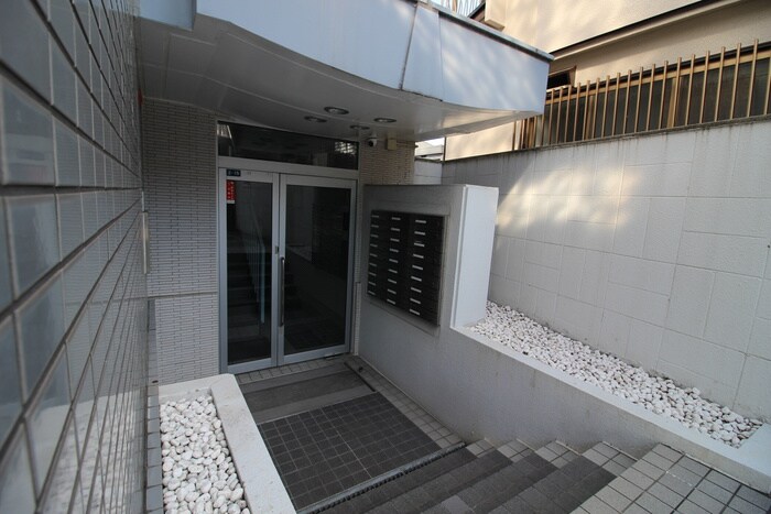 物件外観写真6　(エントランス部分)