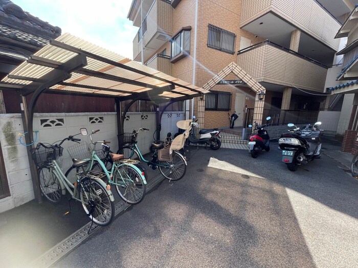 物件外観写真3　(駐輪場)
