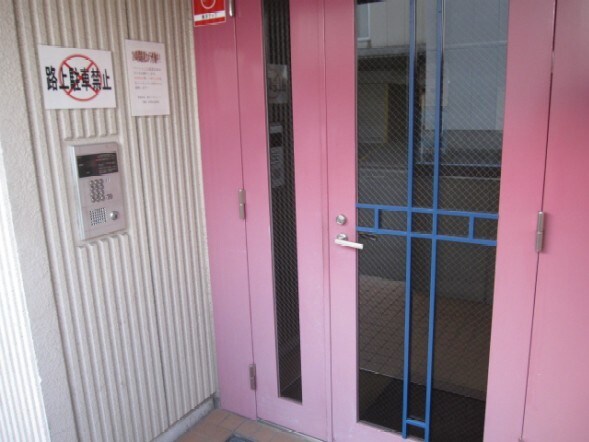 物件外観写真3　(エントランス部分)