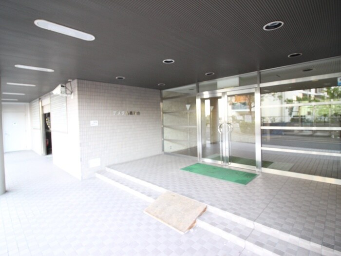 物件外観写真5　(エントランス部分)