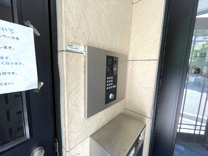 物件外観写真5　(エントランス部分)