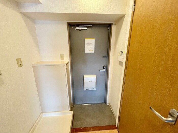 物件内観写真17　(玄関)