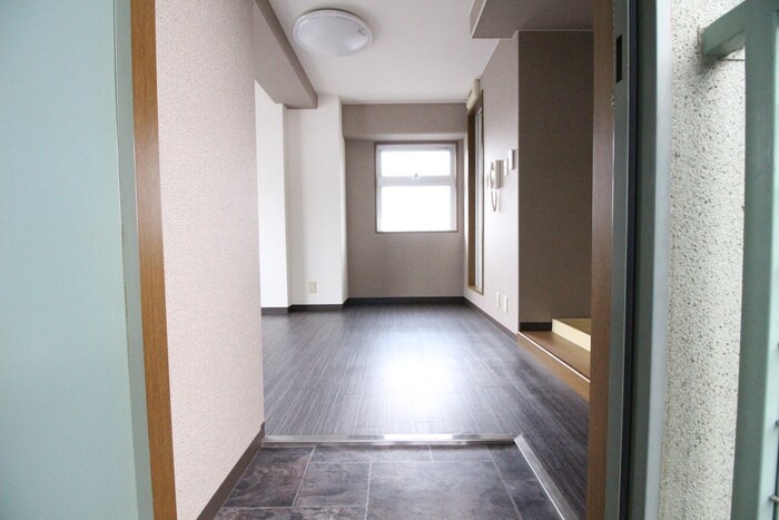 物件内観写真16　(玄関)