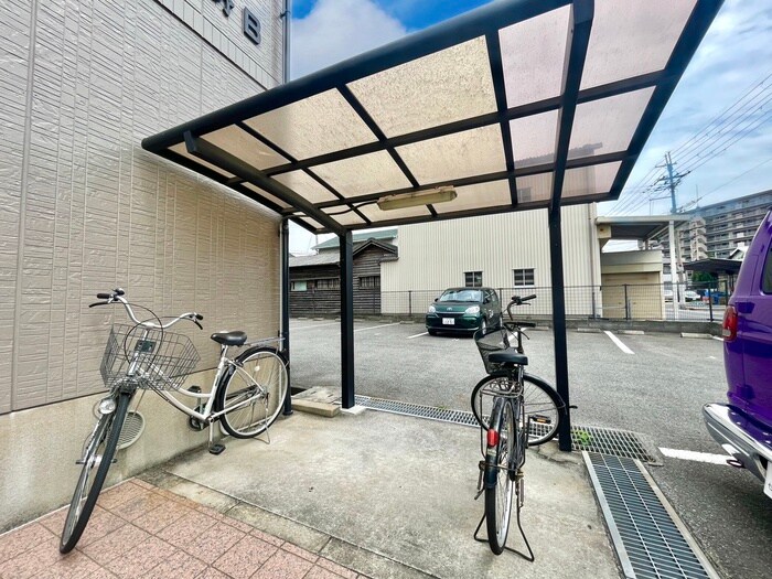 物件外観写真3　(駐輪場)